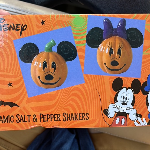 Disney ceramic salt & pepper shakers - Picture 6 of 8